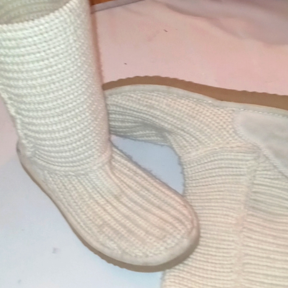 UGG cream knit boots size 5